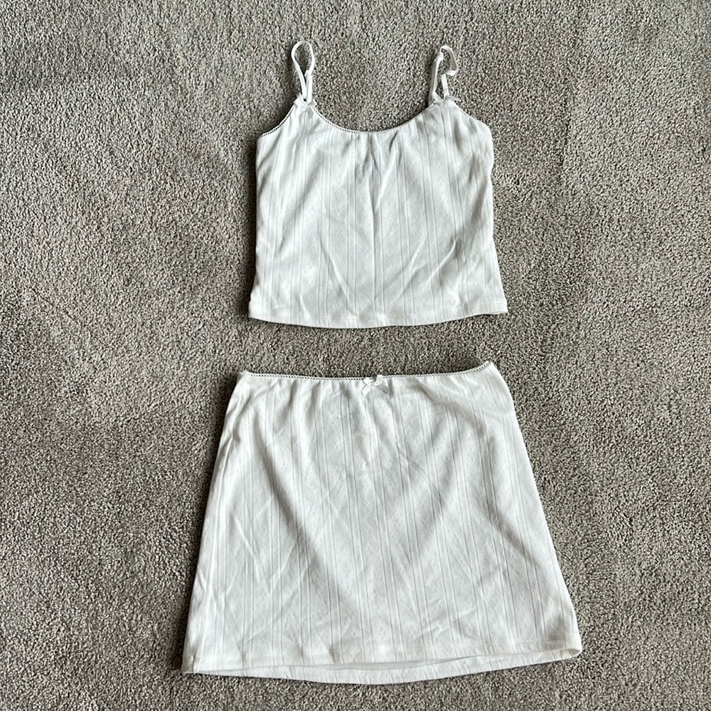 White fox mini skirt and tank 🤍